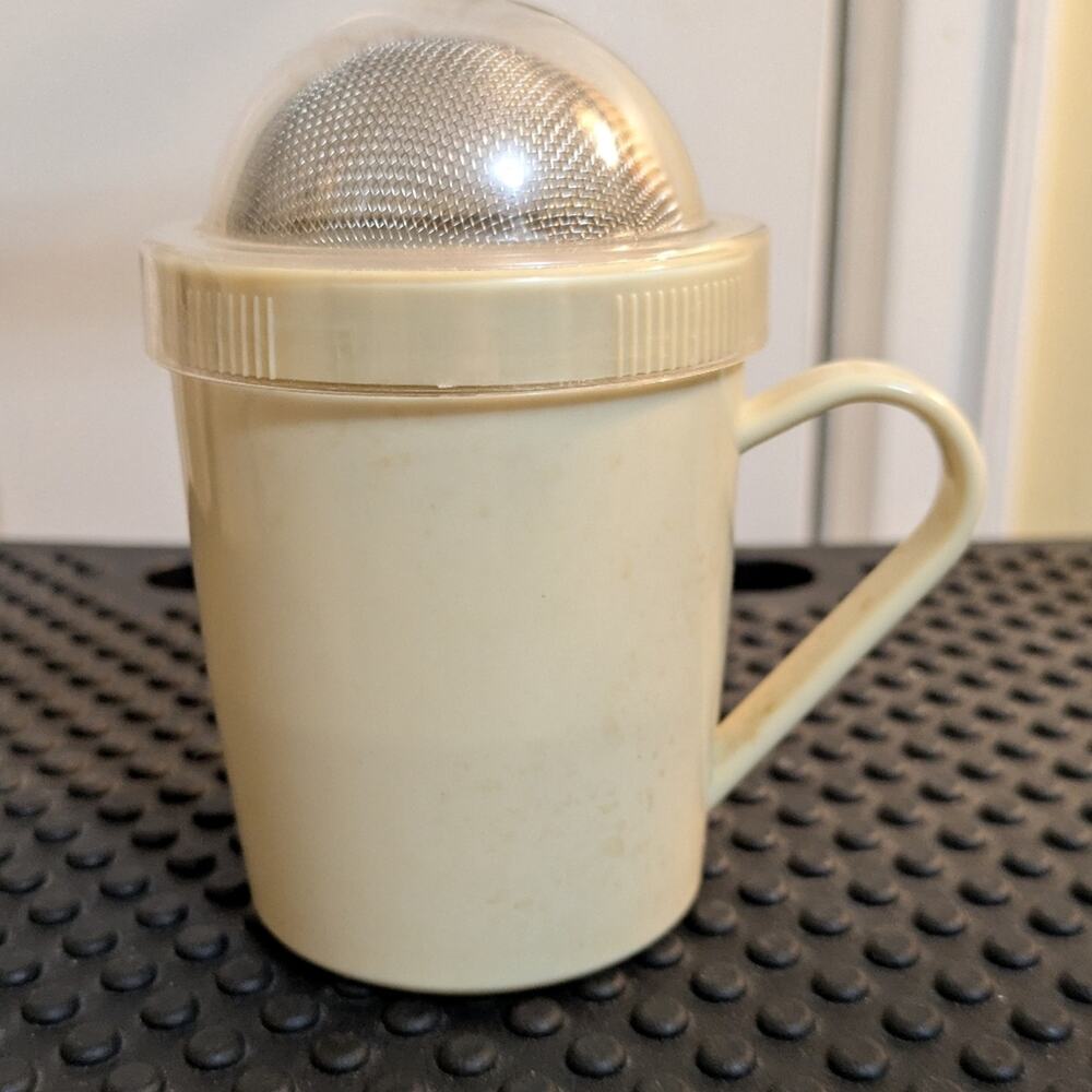 Pampered Chef Shaker